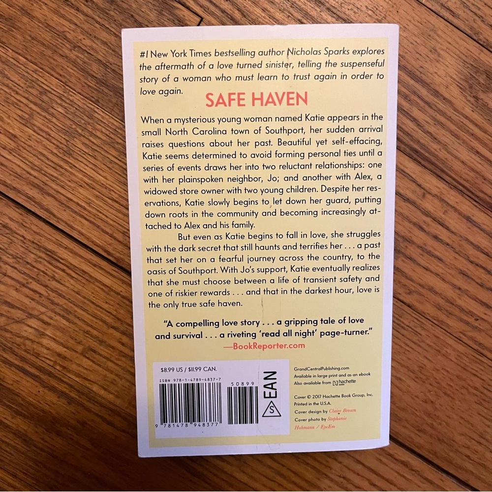 Safe Haven by Nicholas Sparks - Picture 3 of 5